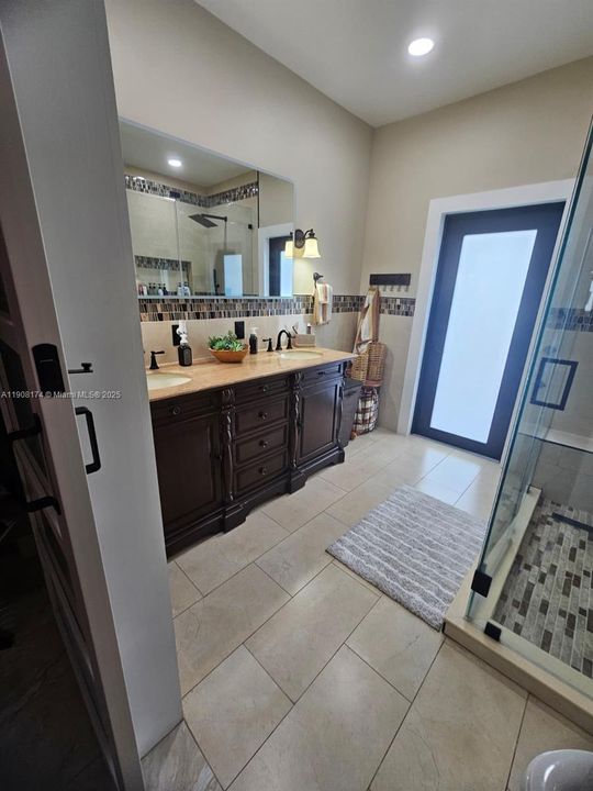 Active With Contract: $777,000 (3 beds, 2 baths, 1737 Square Feet)