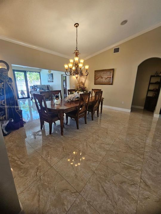 Active With Contract: $777,000 (3 beds, 2 baths, 1737 Square Feet)