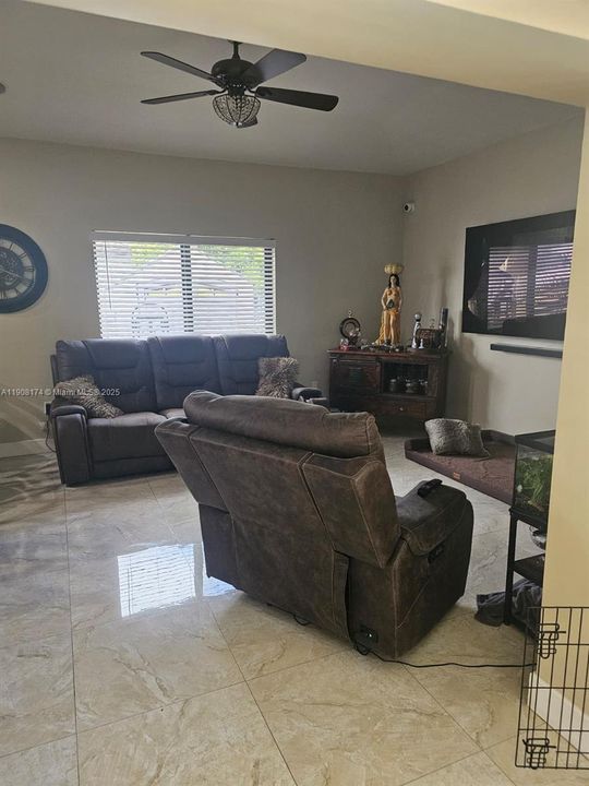 Active With Contract: $777,000 (3 beds, 2 baths, 1737 Square Feet)