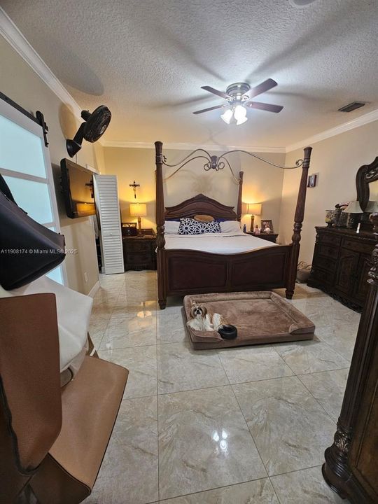 Active With Contract: $777,000 (3 beds, 2 baths, 1737 Square Feet)