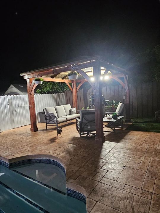 Active With Contract: $777,000 (3 beds, 2 baths, 1737 Square Feet)