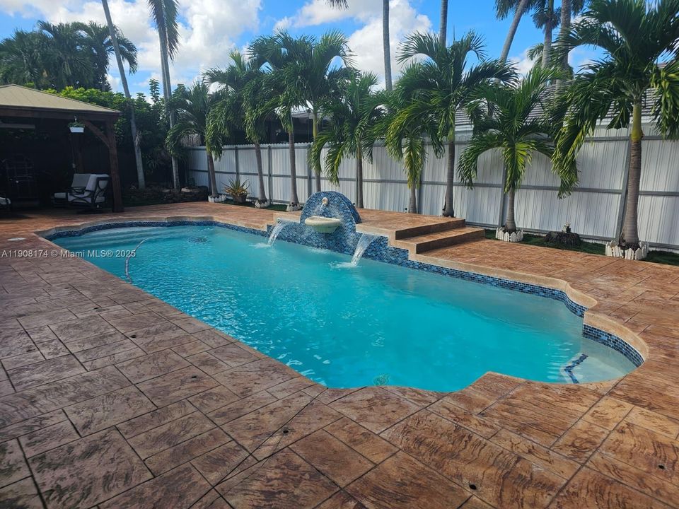 Active With Contract: $777,000 (3 beds, 2 baths, 1737 Square Feet)