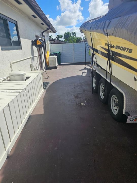 Active With Contract: $777,000 (3 beds, 2 baths, 1737 Square Feet)