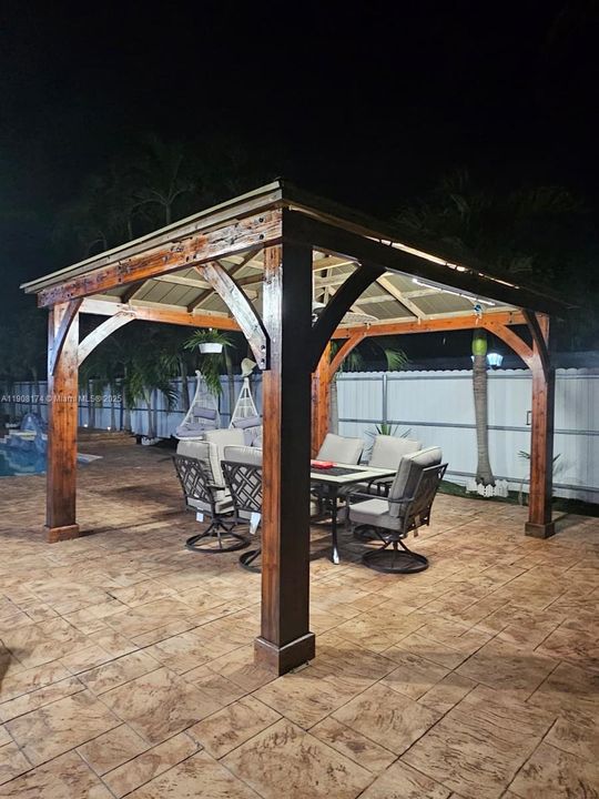 Active With Contract: $777,000 (3 beds, 2 baths, 1737 Square Feet)