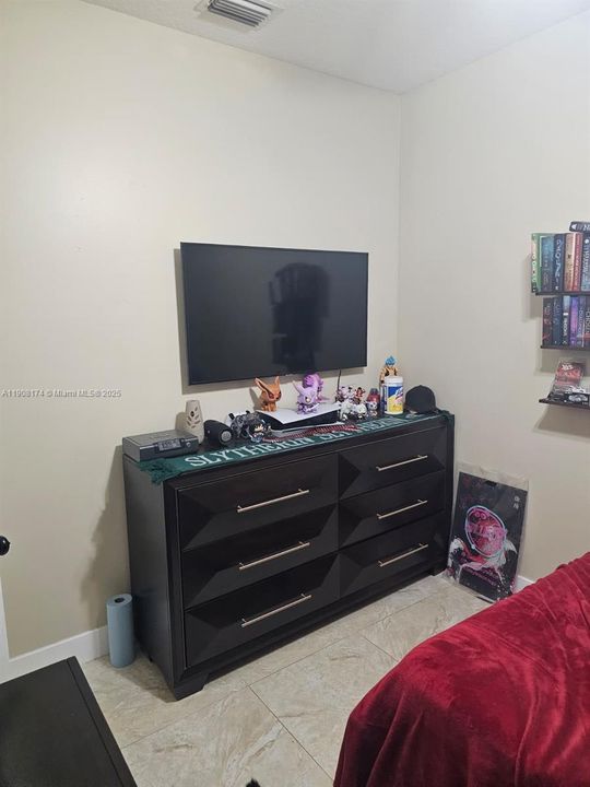 Active With Contract: $777,000 (3 beds, 2 baths, 1737 Square Feet)