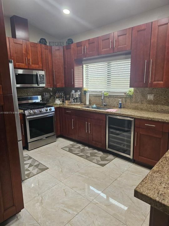 Active With Contract: $777,000 (3 beds, 2 baths, 1737 Square Feet)