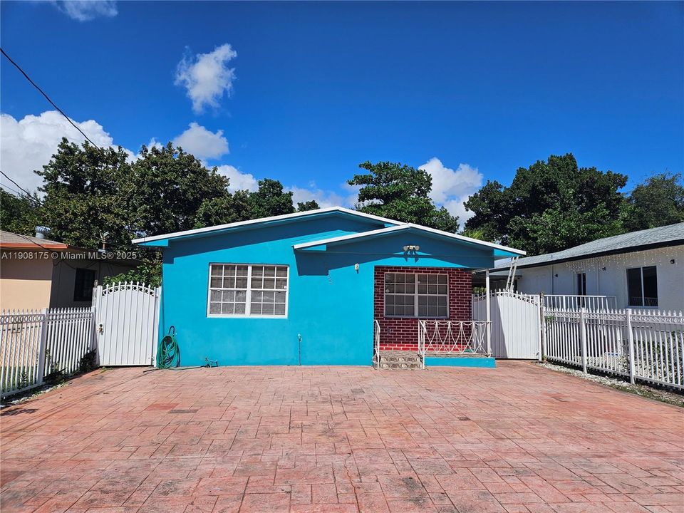 Active With Contract: $445,000 (4 beds, 2 baths, 2056 Square Feet)