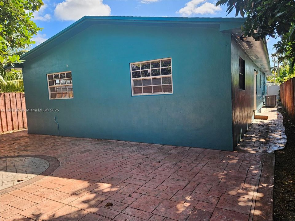 Active With Contract: $445,000 (4 beds, 2 baths, 2056 Square Feet)