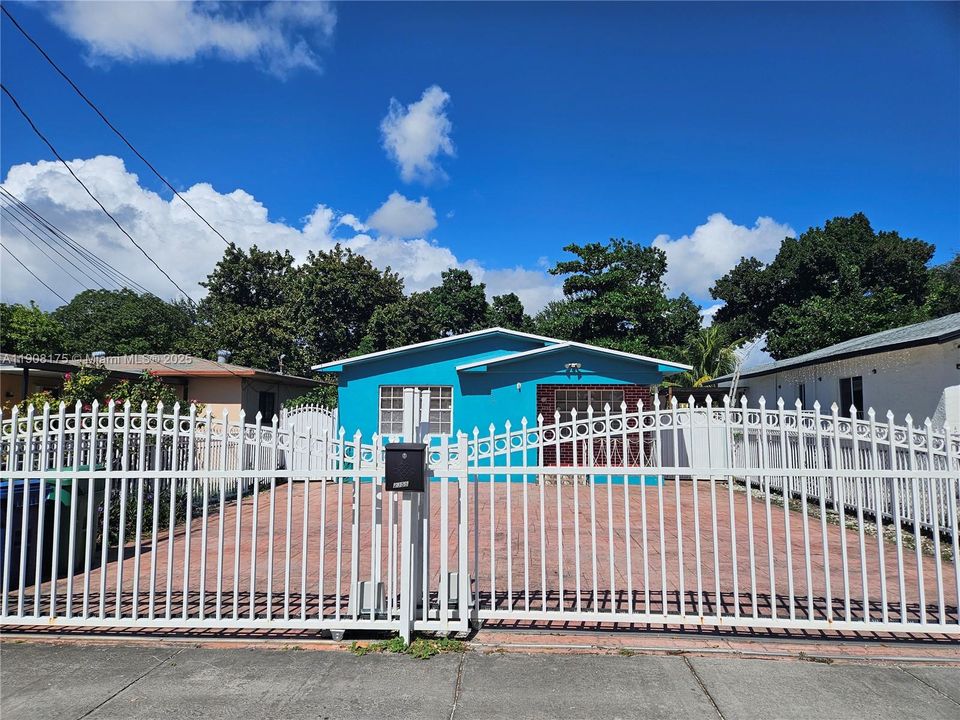 Active With Contract: $445,000 (4 beds, 2 baths, 2056 Square Feet)