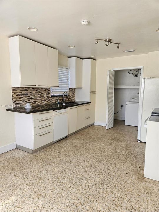 Active With Contract: $445,000 (4 beds, 2 baths, 2056 Square Feet)