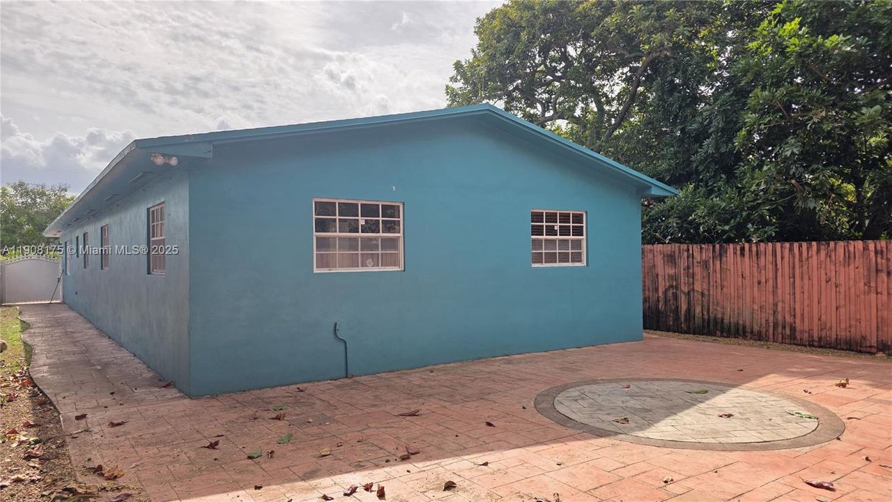 Active With Contract: $445,000 (4 beds, 2 baths, 2056 Square Feet)