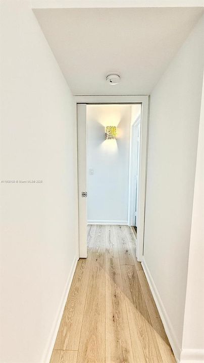 合同活跃: $2,000 (2 贝兹, 1 浴室, 908 平方英尺)