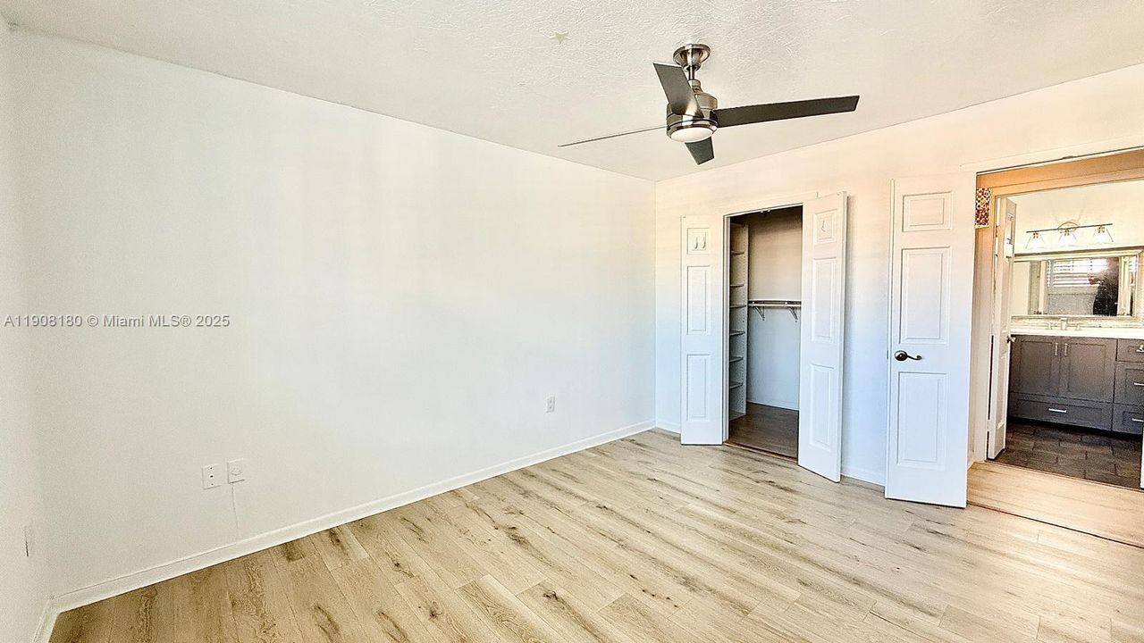 合同活跃: $2,000 (2 贝兹, 1 浴室, 908 平方英尺)