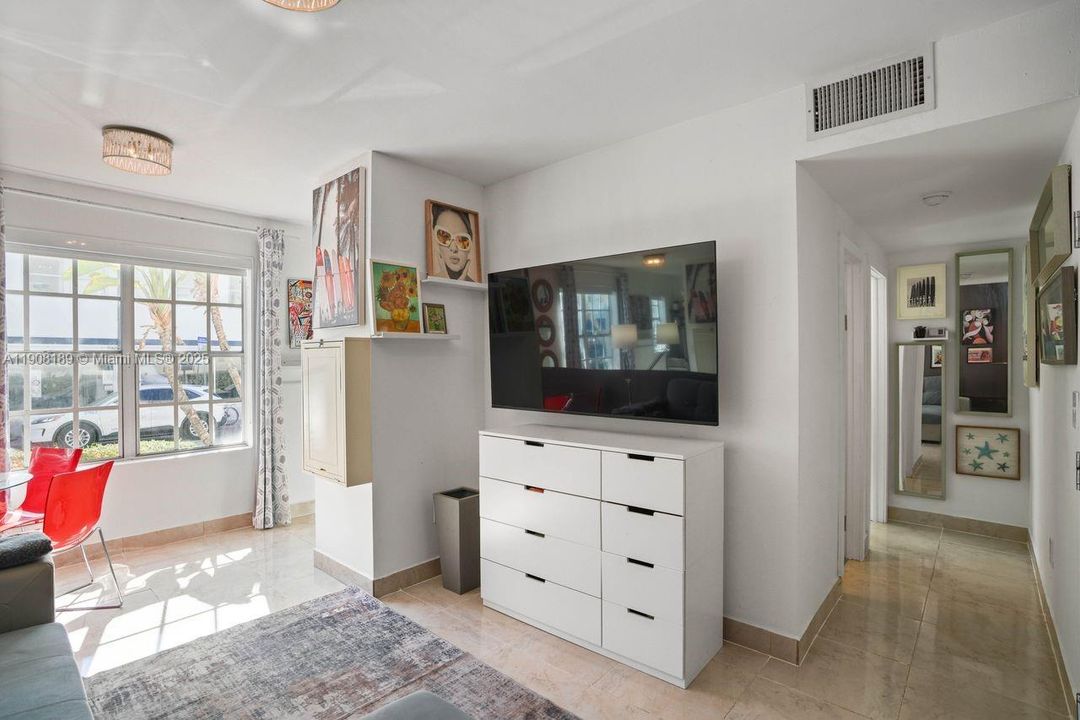 Active With Contract: $1,850 (1 beds, 1 baths, 430 Square Feet)