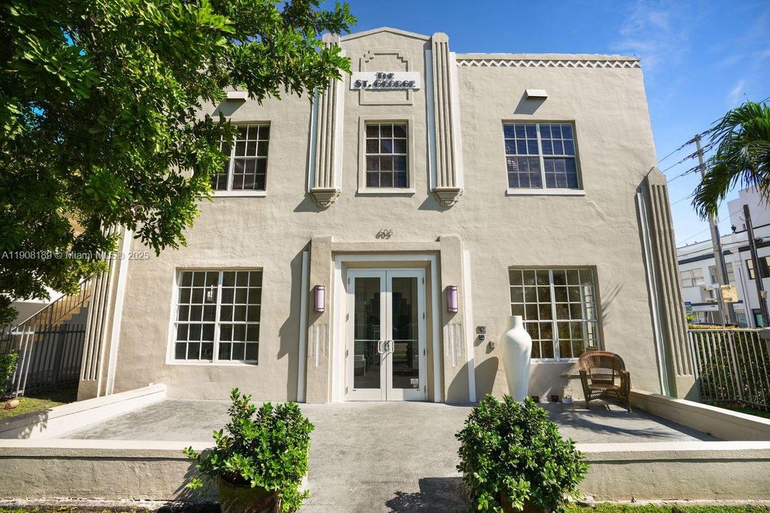 Active With Contract: $1,850 (1 beds, 1 baths, 430 Square Feet)