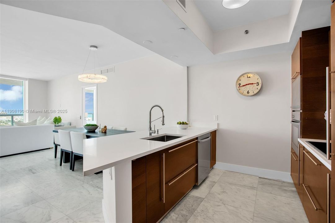 For Rent: $17,000 (2 beds, 2 baths, 1370 Square Feet)