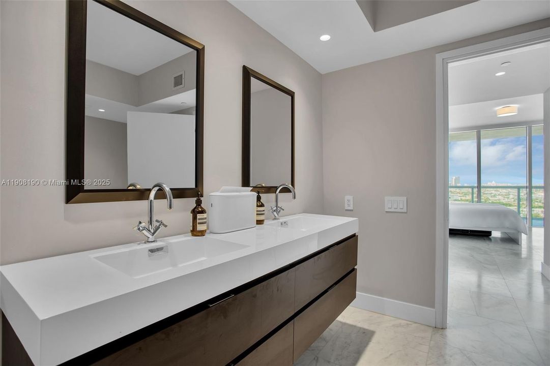 For Rent: $17,000 (2 beds, 2 baths, 1370 Square Feet)