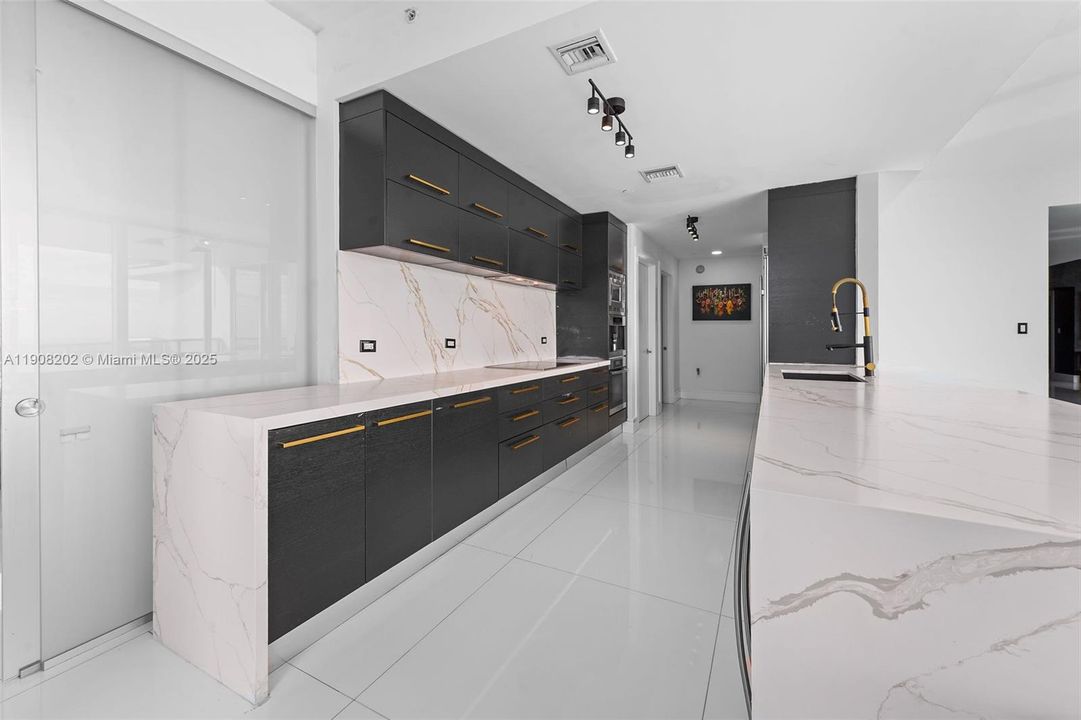 For Sale: $3,350,000 (4 beds, 4 baths, 3199 Square Feet)