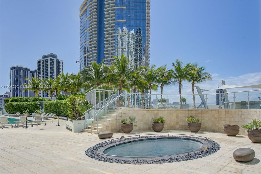 For Sale: $3,350,000 (4 beds, 4 baths, 3199 Square Feet)