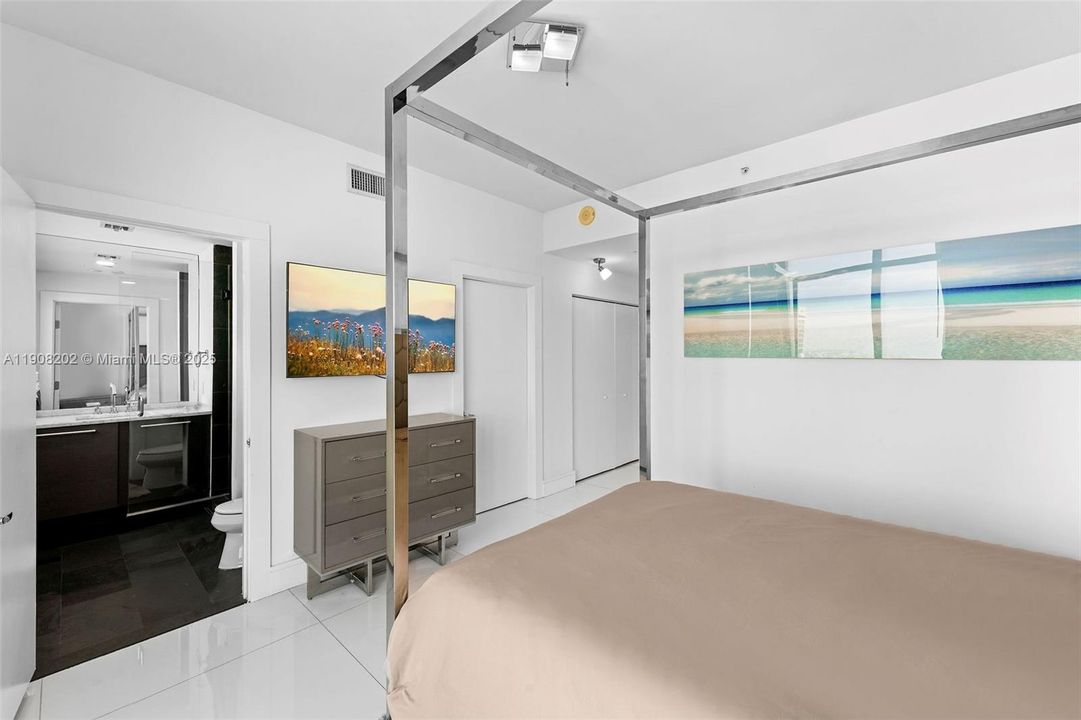 For Sale: $3,350,000 (4 beds, 4 baths, 3199 Square Feet)