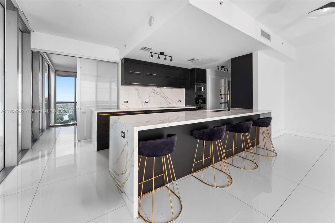 For Sale: $3,350,000 (4 beds, 4 baths, 3199 Square Feet)