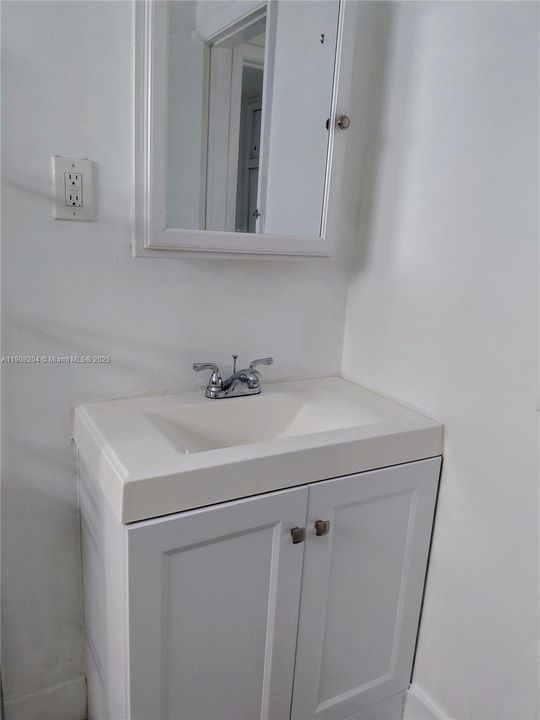 Active With Contract: $695,000 (3 beds, 2 baths, 1144 Square Feet)