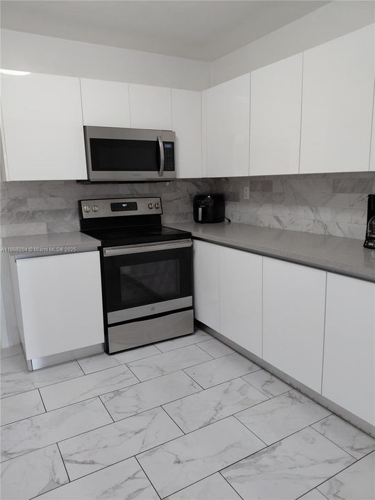 Active With Contract: $695,000 (3 beds, 2 baths, 1144 Square Feet)