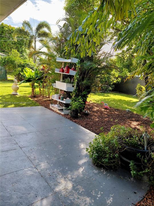 Active With Contract: $695,000 (3 beds, 2 baths, 1144 Square Feet)