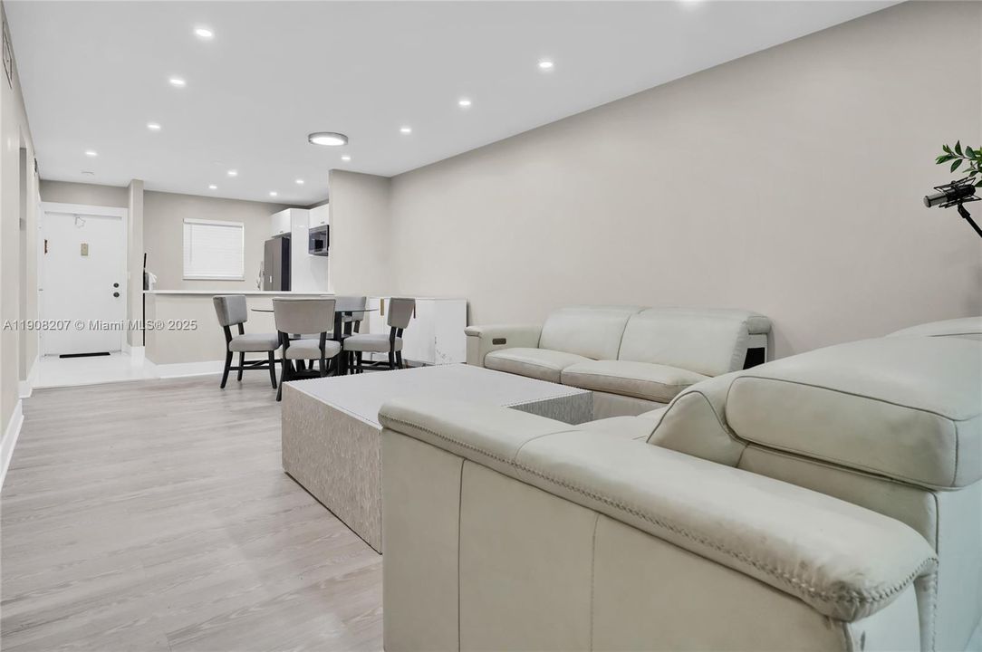 出租: $1,995 (2 贝兹, 2 浴室, 920 平方英尺)