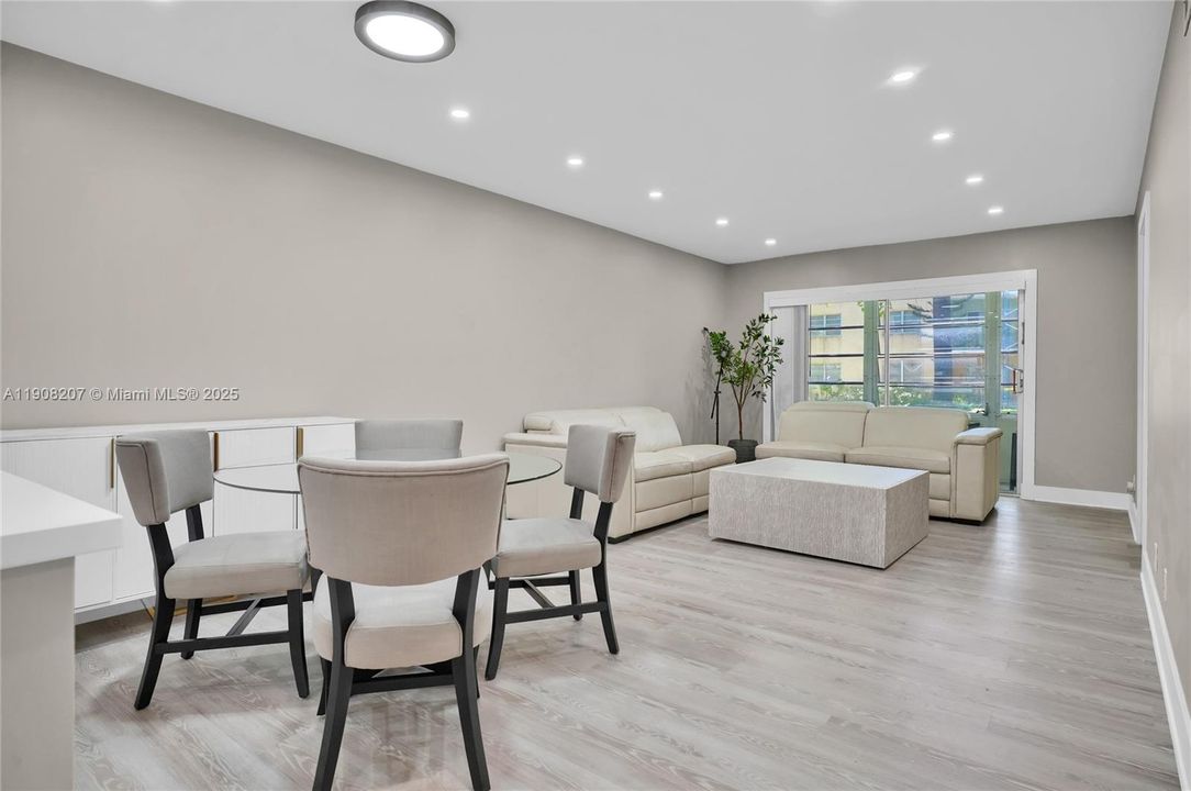 出租: $1,995 (2 贝兹, 2 浴室, 920 平方英尺)