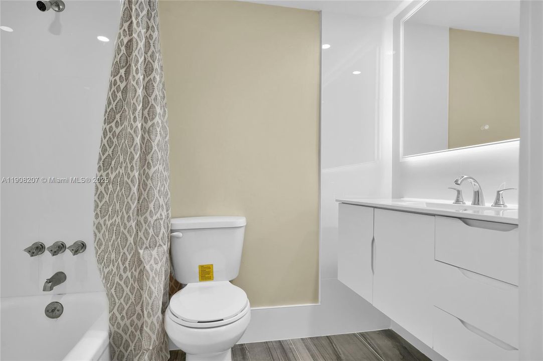 出租: $1,995 (2 贝兹, 2 浴室, 920 平方英尺)