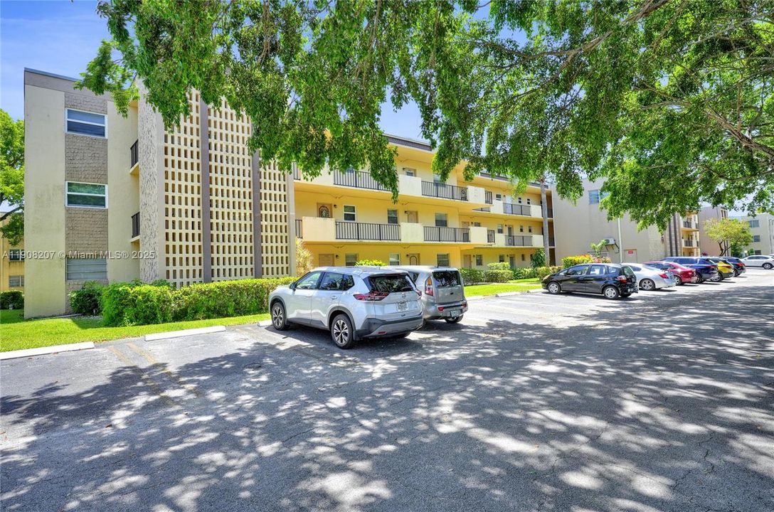 出租: $1,995 (2 贝兹, 2 浴室, 920 平方英尺)