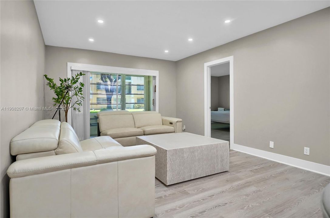 出租: $1,995 (2 贝兹, 2 浴室, 920 平方英尺)