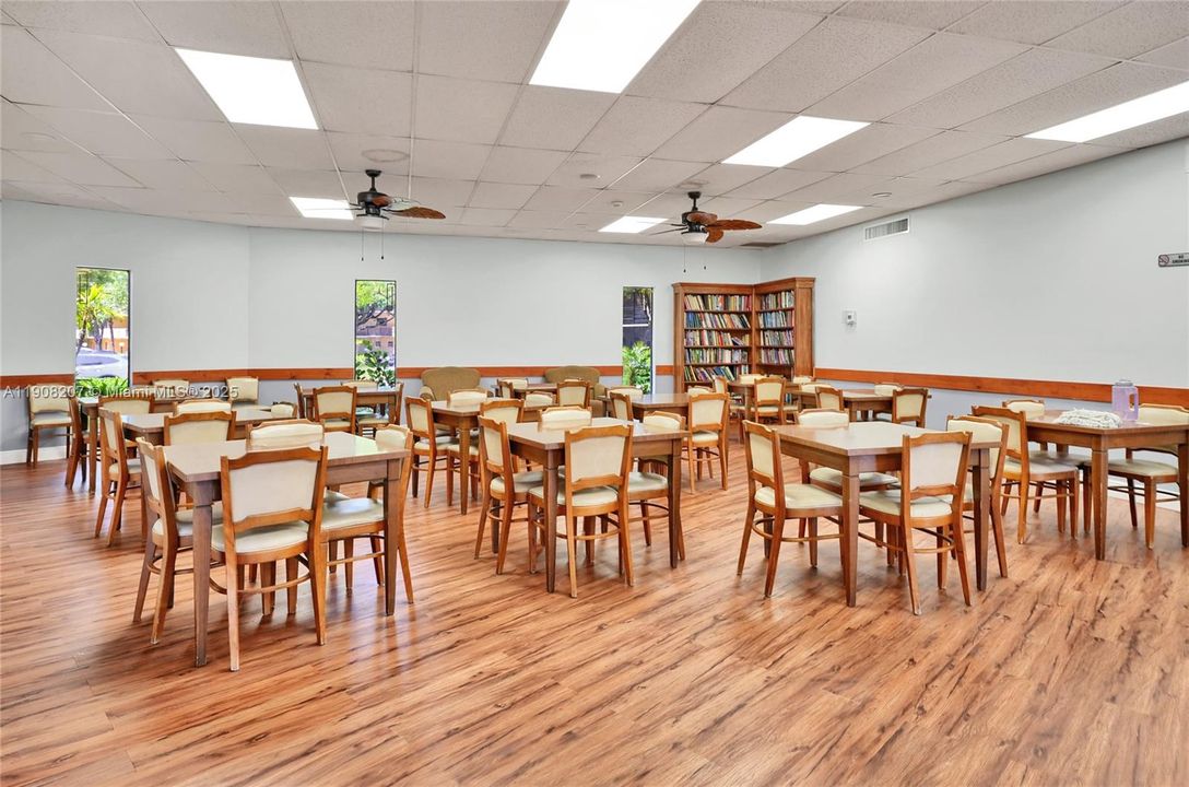 出租: $1,995 (2 贝兹, 2 浴室, 920 平方英尺)