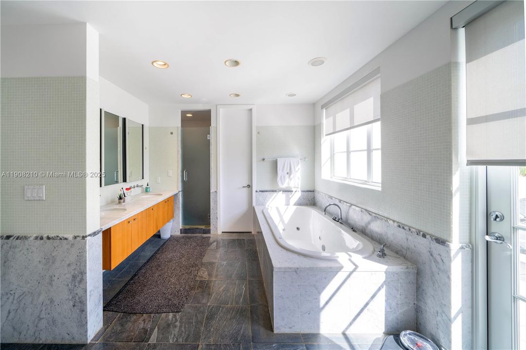 En Venta: $2,849,000 (5 camas, 5 baños, 3741 Pies cuadrados)