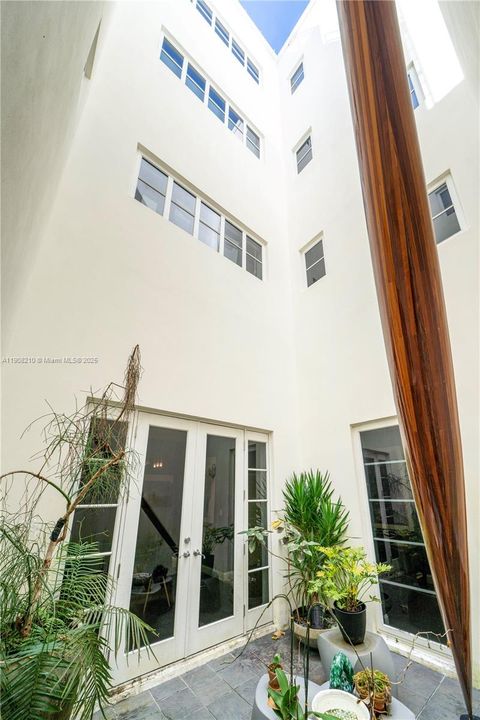 En Venta: $2,849,000 (5 camas, 5 baños, 3741 Pies cuadrados)