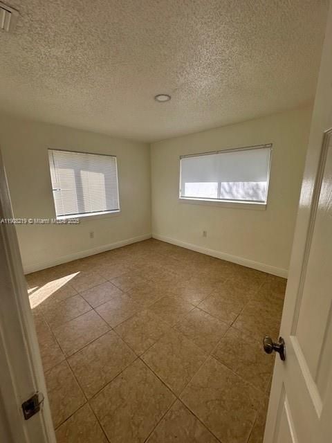 For Rent: $1,950 (2 beds, 1 baths, 1560 Square Feet)
