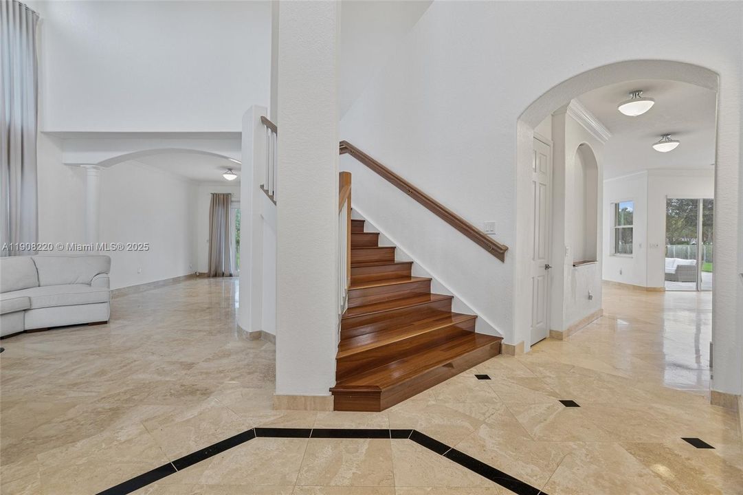 待售: $1,850,000 (5 贝兹, 4 浴室, 4285 平方英尺)