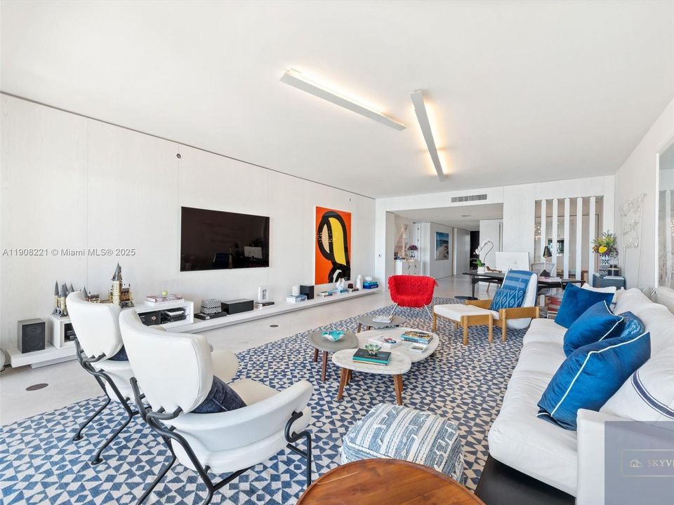 En Renta: $35,000 (3 camas, 3 baños, 2750 Pies cuadrados)