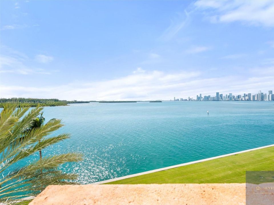 En Renta: $35,000 (3 camas, 3 baños, 2750 Pies cuadrados)