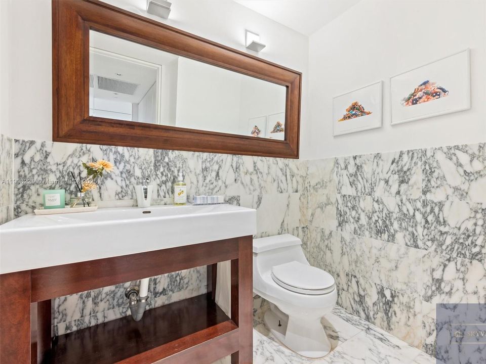 En Renta: $35,000 (3 camas, 3 baños, 2750 Pies cuadrados)