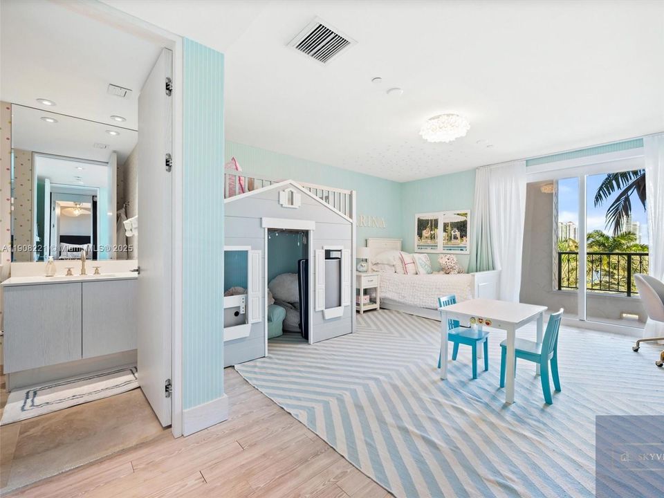 En Renta: $35,000 (3 camas, 3 baños, 2750 Pies cuadrados)