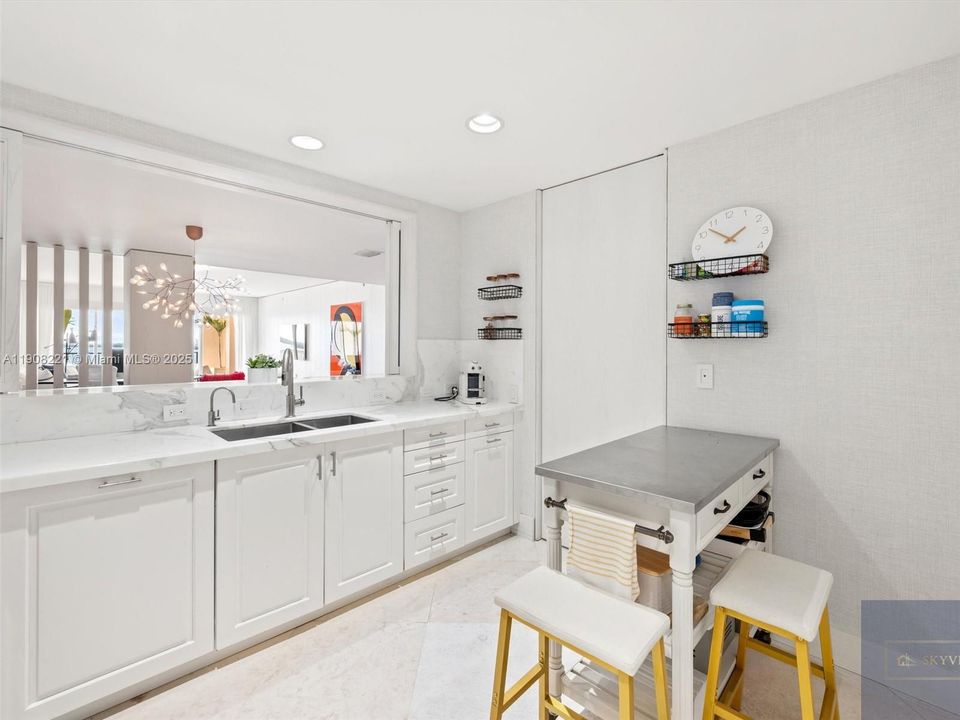 En Renta: $35,000 (3 camas, 3 baños, 2750 Pies cuadrados)