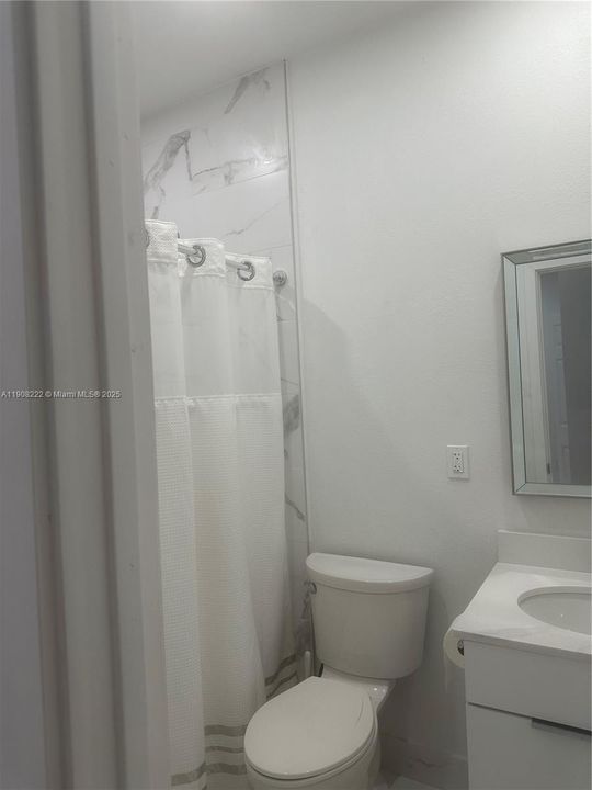 Active With Contract: $1,500 (1 beds, 1 baths, 390 Square Feet)