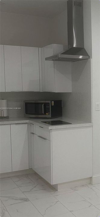 Active With Contract: $1,500 (1 beds, 1 baths, 390 Square Feet)