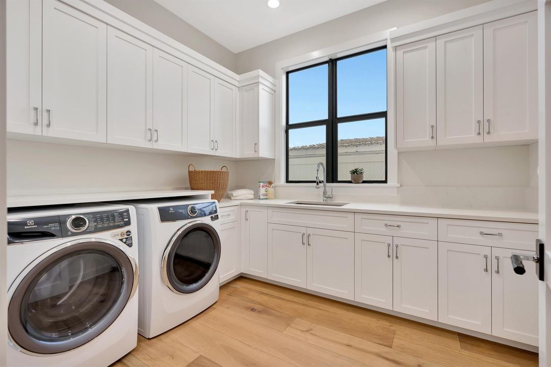 LAUNDRY ROOM 1ST FLOOR