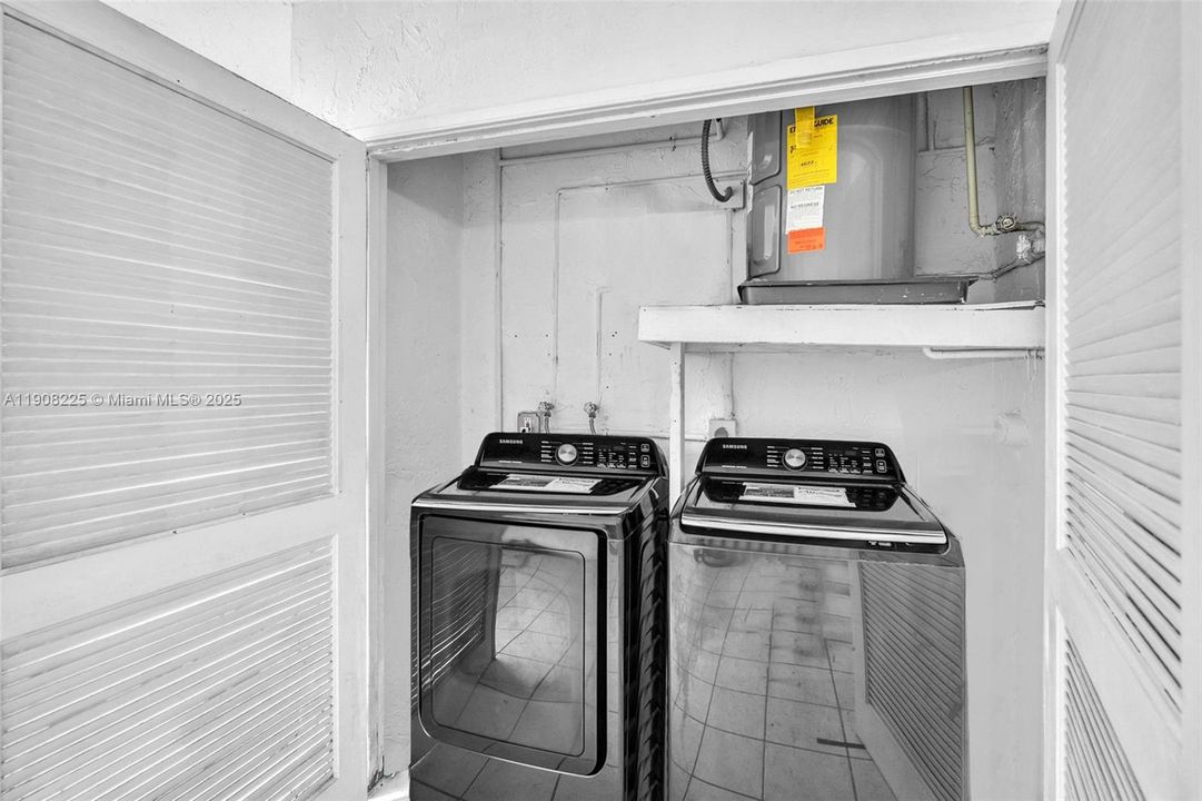 For Sale: $270,000 (2 beds, 2 baths, 1080 Square Feet)