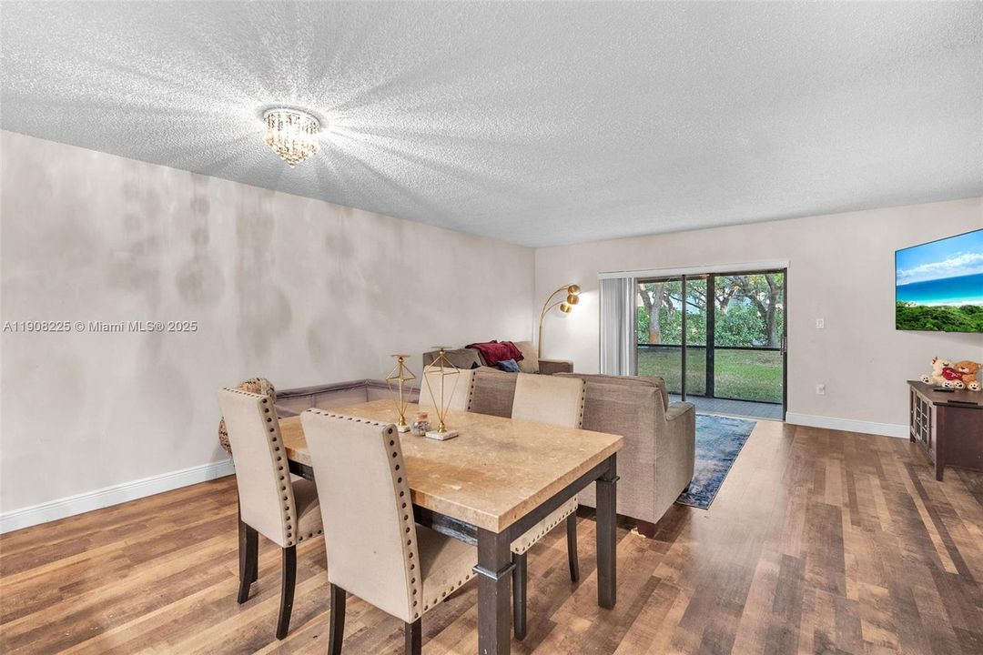 For Sale: $270,000 (2 beds, 2 baths, 1080 Square Feet)