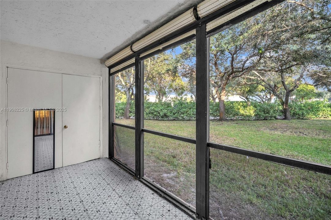 For Sale: $270,000 (2 beds, 2 baths, 1080 Square Feet)