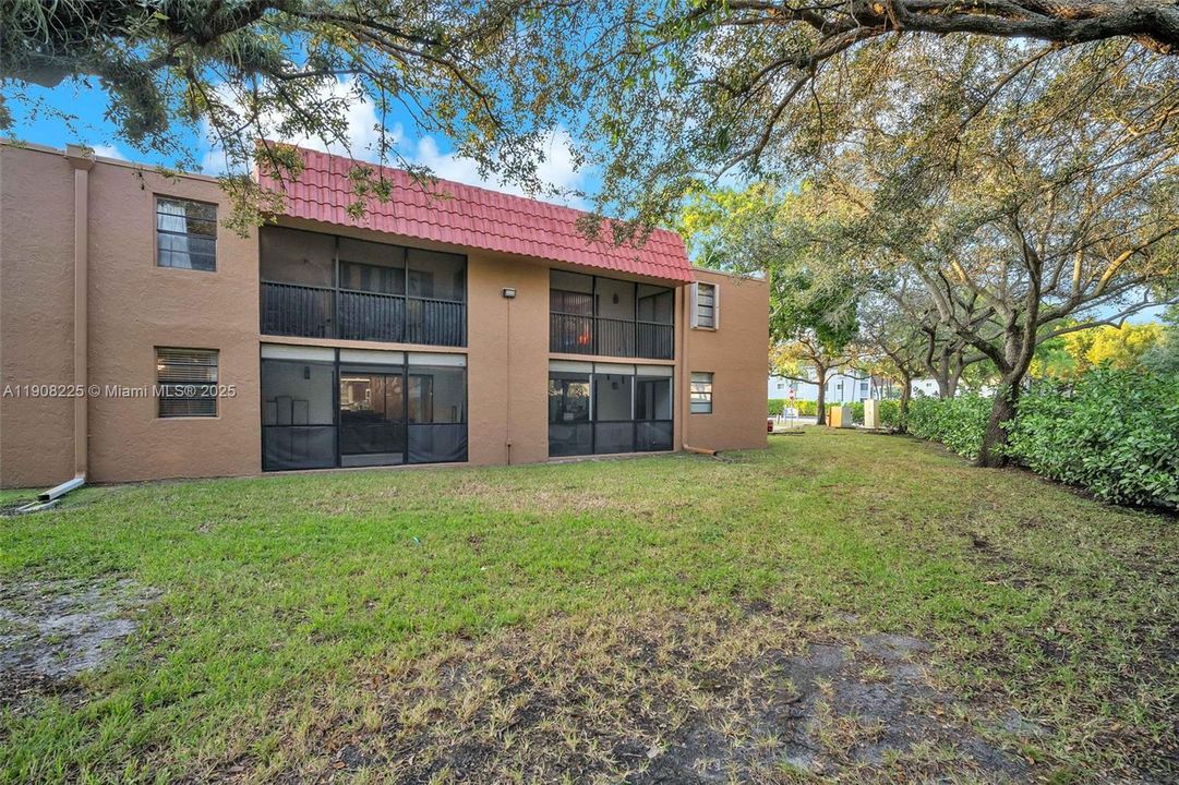 For Sale: $270,000 (2 beds, 2 baths, 1080 Square Feet)